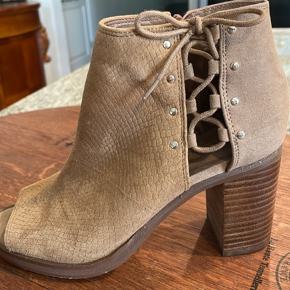 Nine West Madcool Peep Tie Lace Up Suede Boots. 3” wood block heel. Sexy 😍 GUC! - Picture 7 of 12